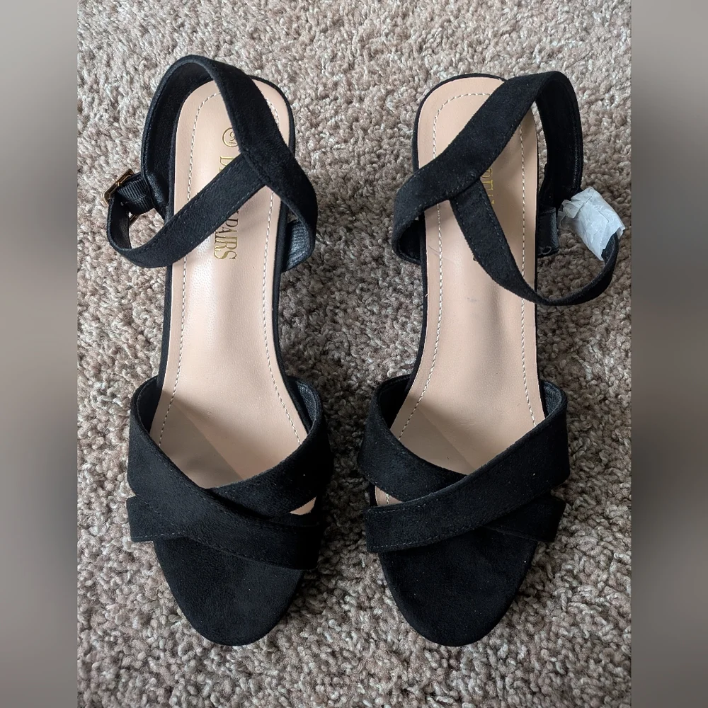 Dream Pairs Chunky Ankle Strap Sandal Heels Size 9 NWT - Picture 2 of 9